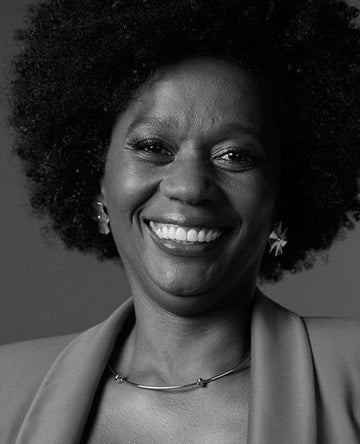 Profile image for Claudia Paula